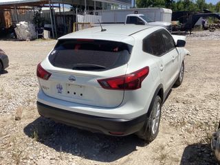 2017 Nissan Rogue Sport S - Exterior Rear Right Corner Image